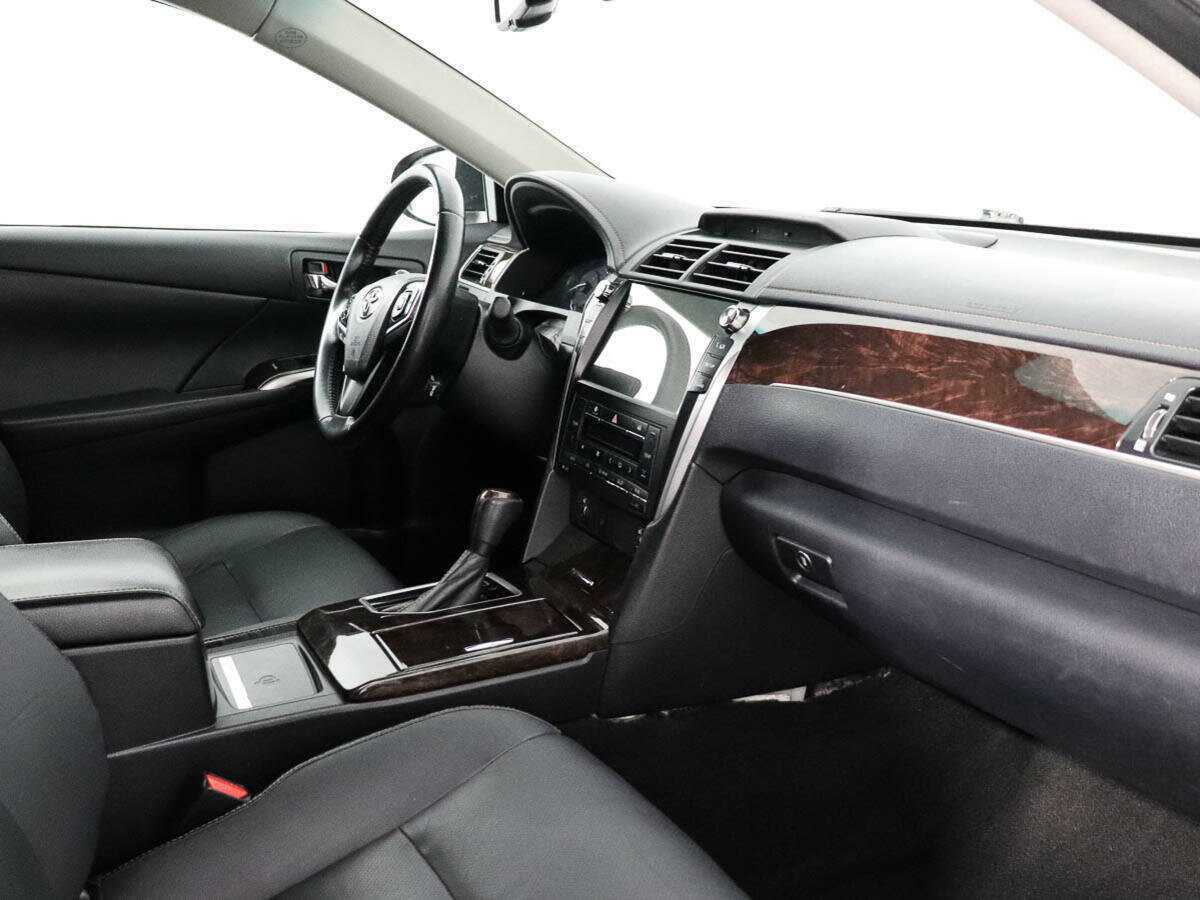 Toyota Camry с пробегом — 2017 год. Фото: #8