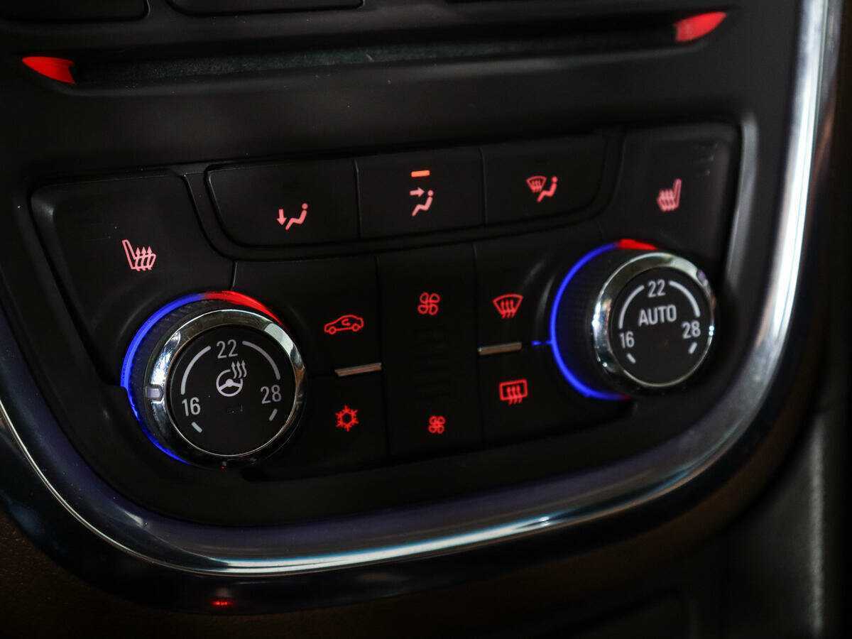 Opel Mokka с пробегом — 2013 год. Фото: #13