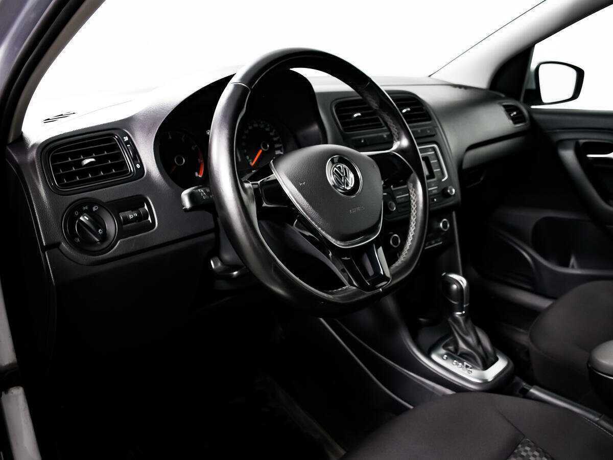 Volkswagen Polo с пробегом — 2018 год. Фото: #12