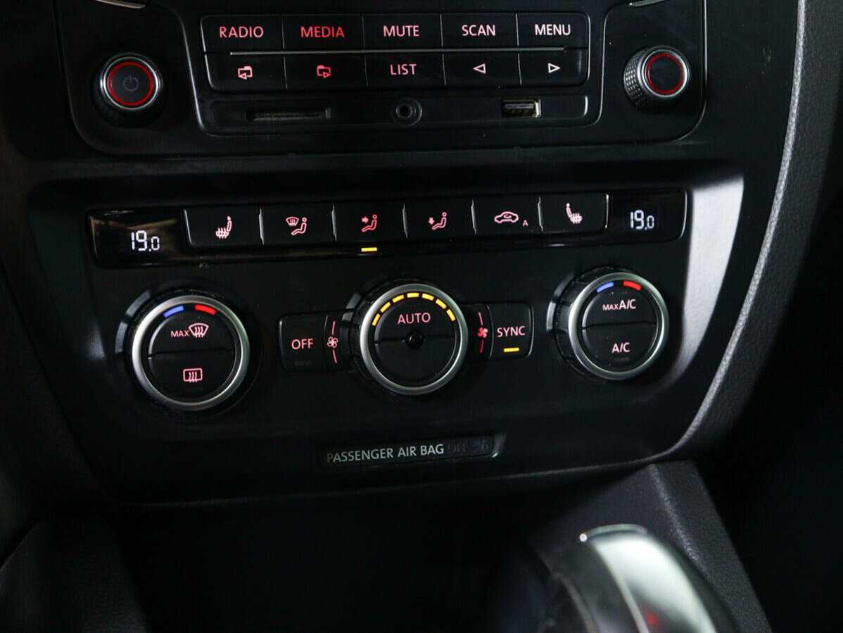 Volkswagen Jetta с пробегом — 2013 год. Фото: #13