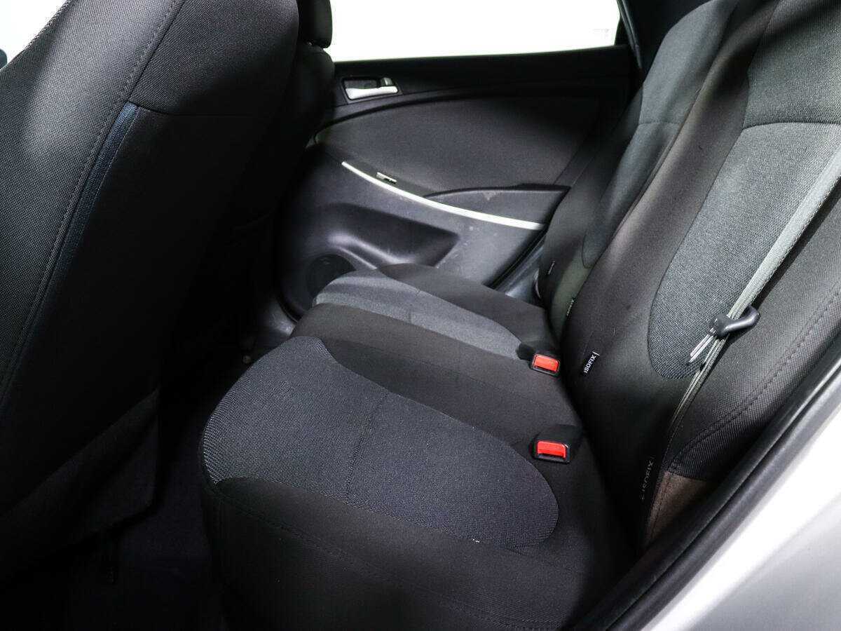 Hyundai Solaris с пробегом — 2013 год. Фото: #9