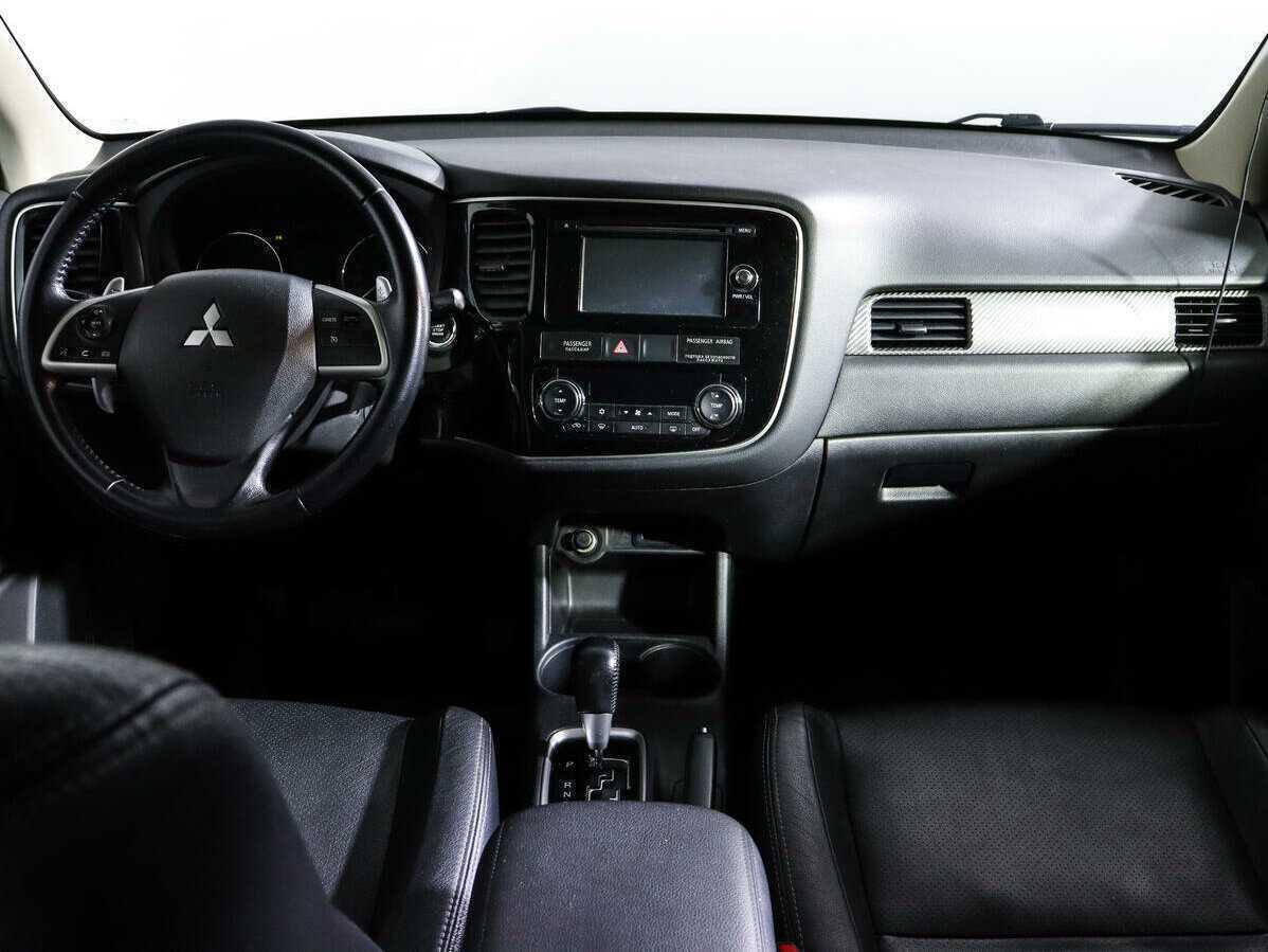 Mitsubishi Outlander с пробегом — 2013 год. Фото: #9