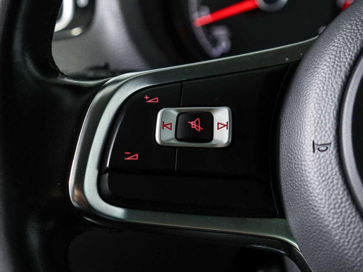 Volkswagen Polo с пробегом — 2018 год. Фото: #17