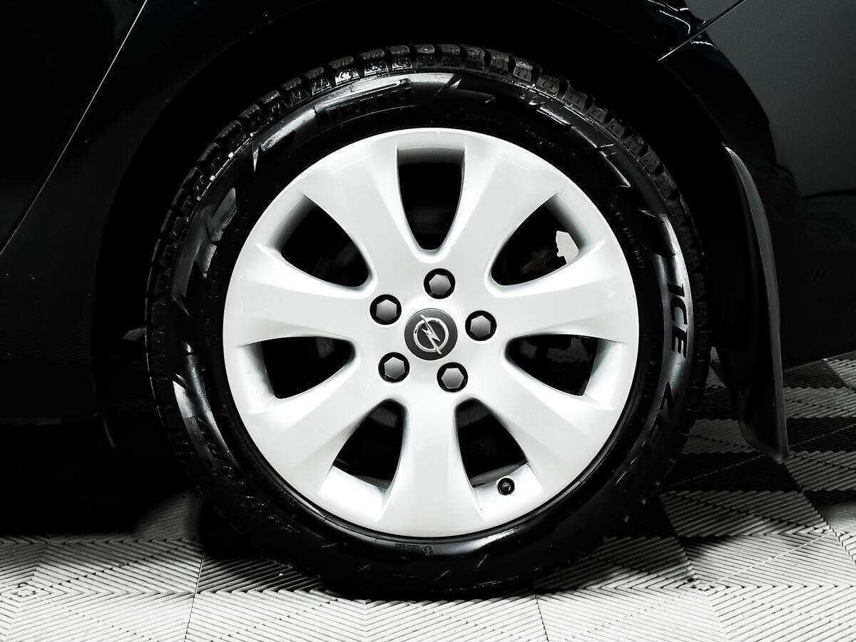 Opel Astra с пробегом — 2013 год. Фото: #13