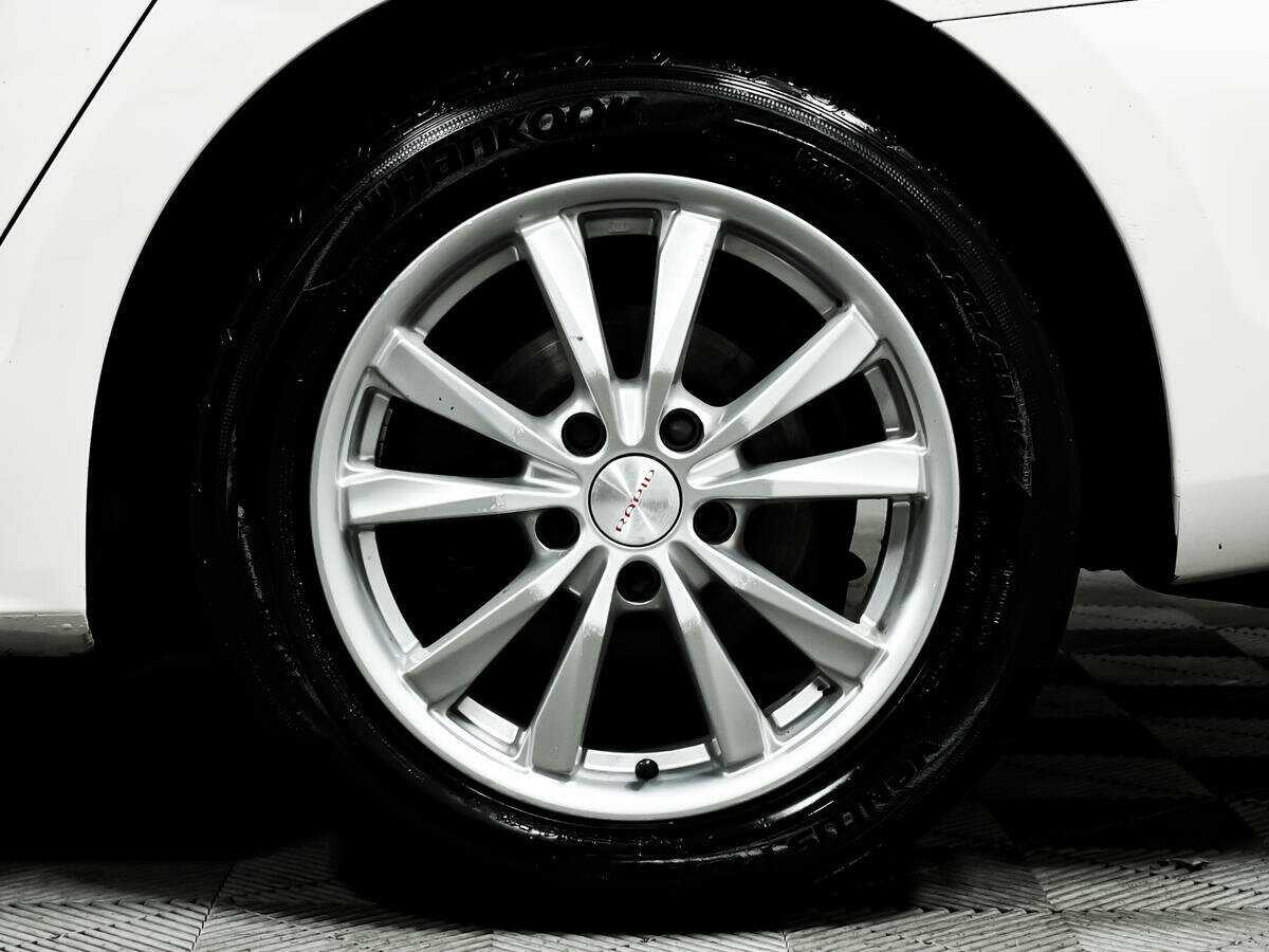 Volkswagen Jetta с пробегом — 2012 год. Фото: #13