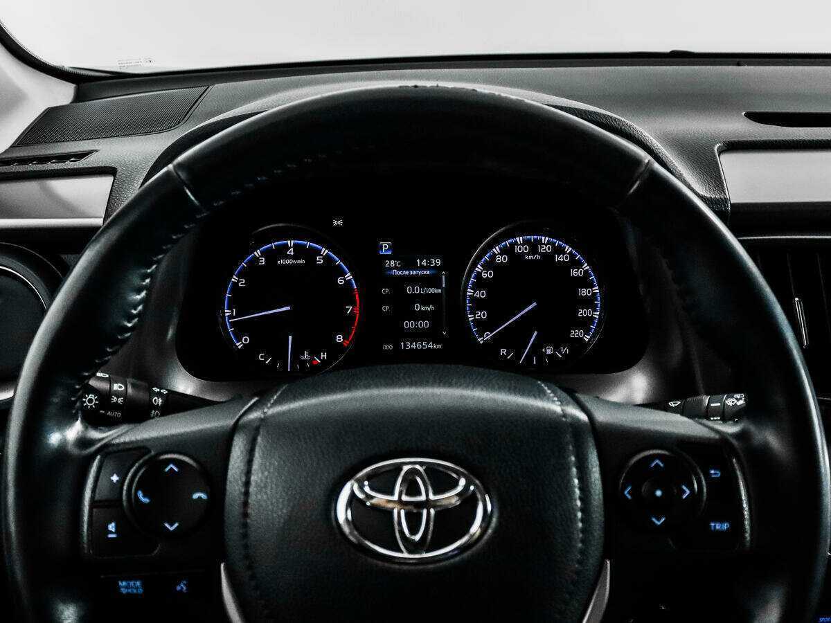 Toyota RAV4 с пробегом — 2017 год. Фото: #15