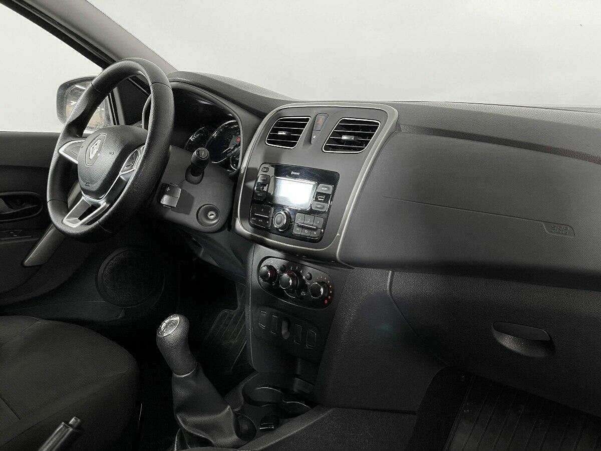 Renault Logan с пробегом — 2019 год. Фото: #8