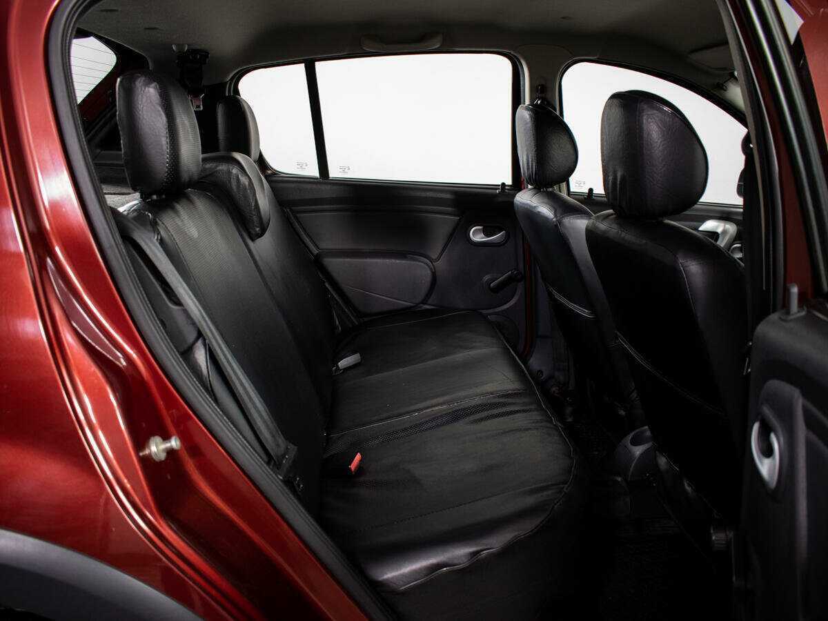 Renault Sandero с пробегом — 2012 год. Фото: #9