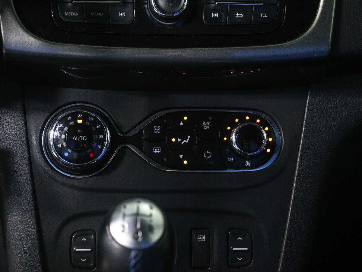 Renault Sandero с пробегом — 2015 год. Фото: #13