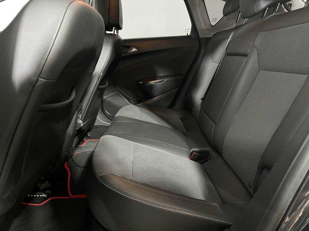 Opel Astra с пробегом — 2012 год. Фото: #9