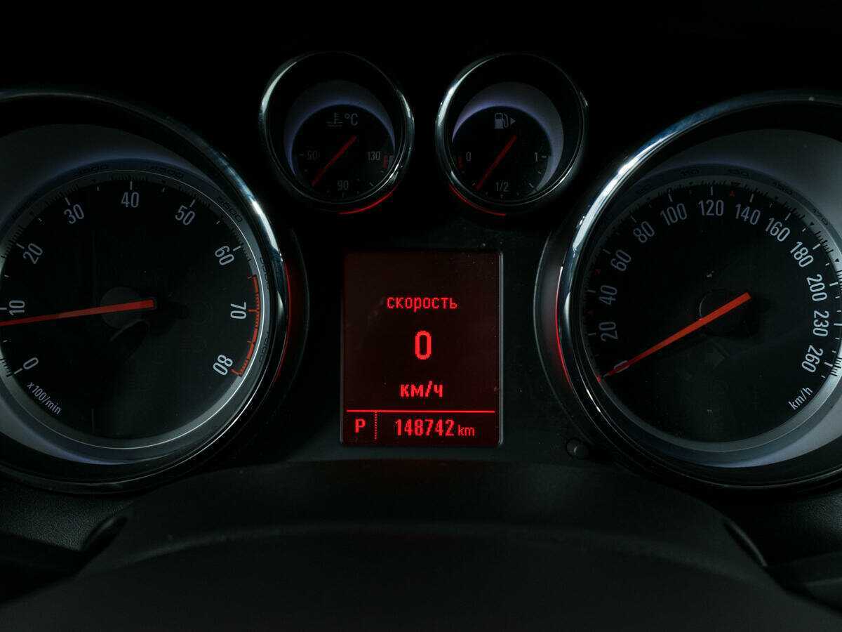 Opel Astra с пробегом — 2013 год. Фото: #11