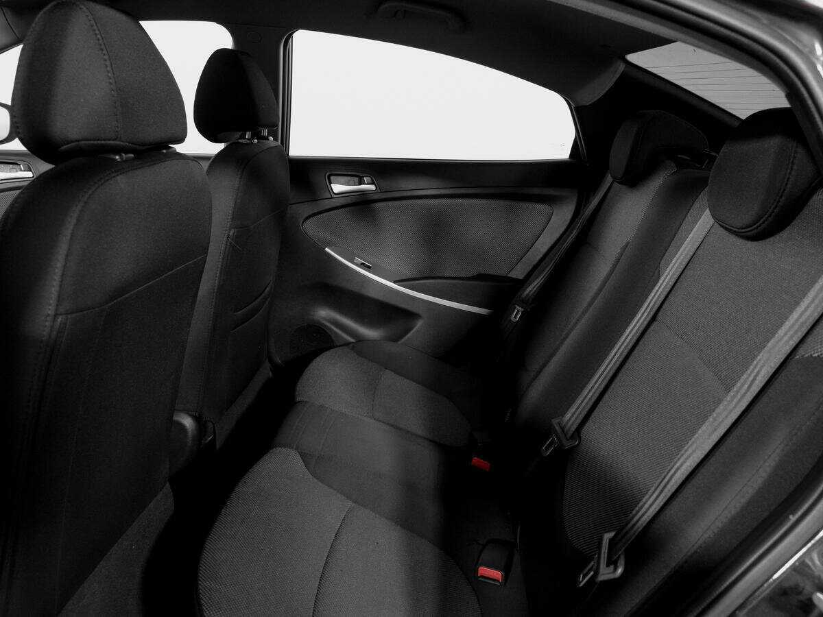 Hyundai Solaris с пробегом — 2014 год. Фото: #9