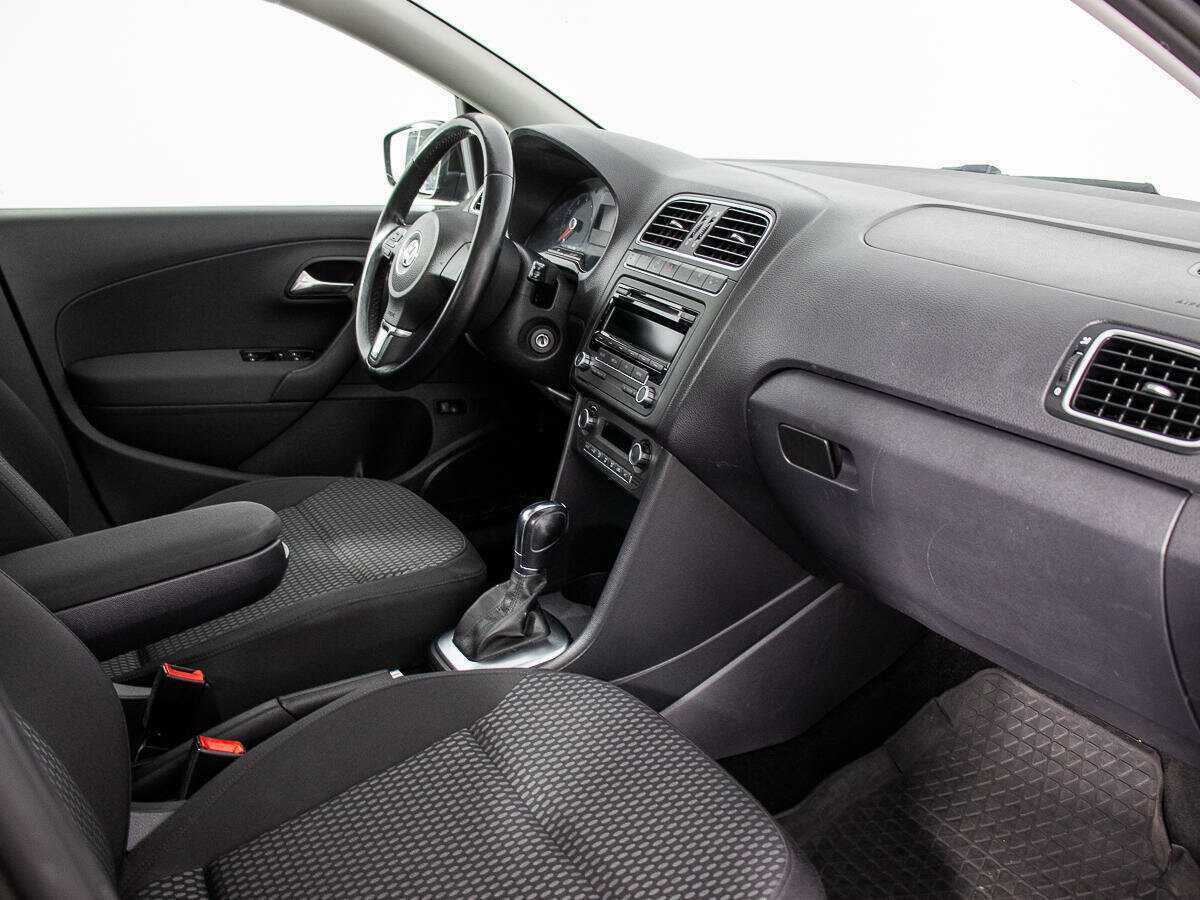 Volkswagen Polo с пробегом — 2012 год. Фото: #8