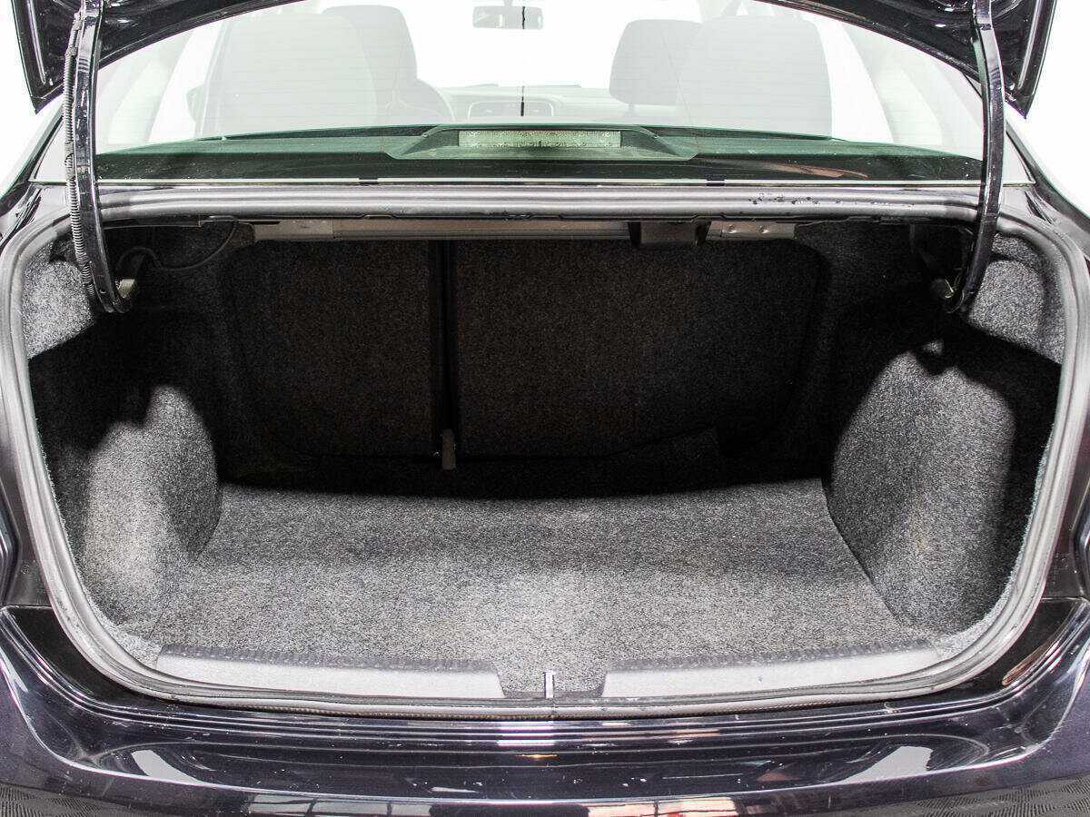 Volkswagen Polo с пробегом — 2012 год. Фото: #16