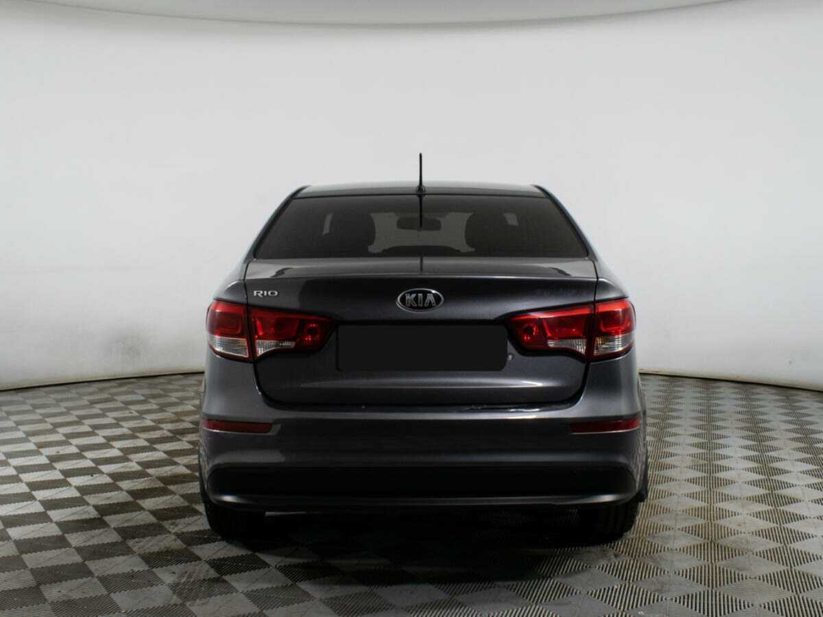 Kia Rio с пробегом — 2015 год. Фото: #4