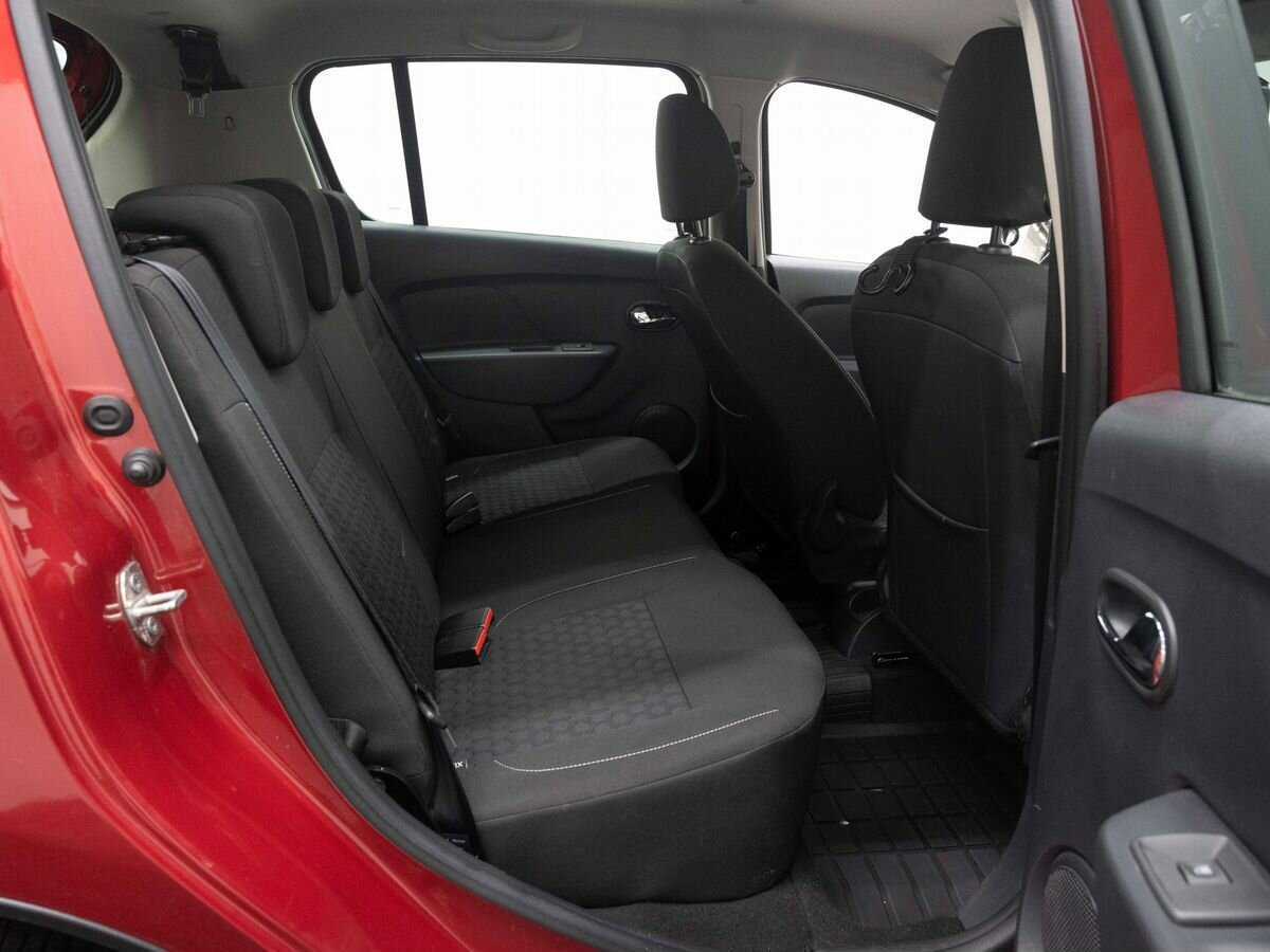 Renault Sandero с пробегом — 2017 год. Фото: #10