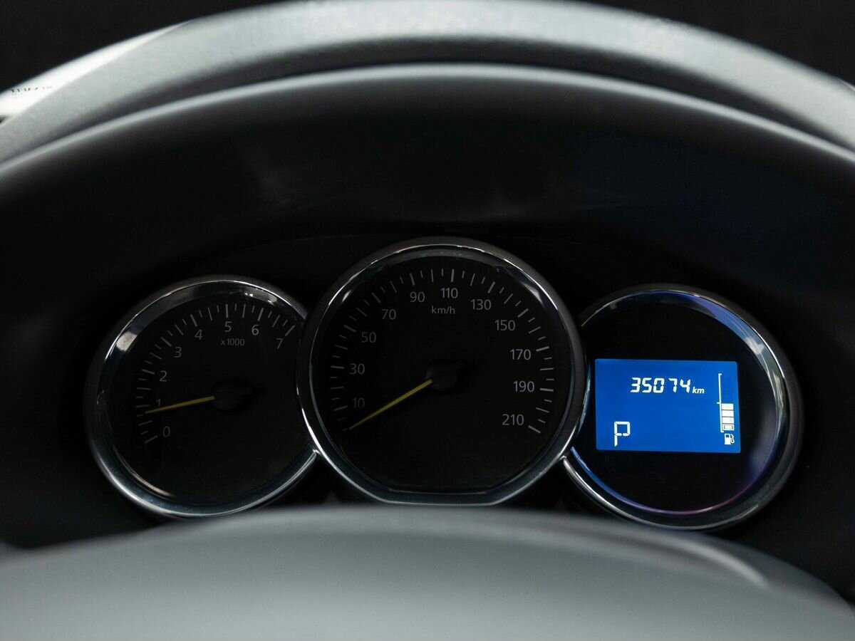 Renault Sandero с пробегом — 2017 год. Фото: #15