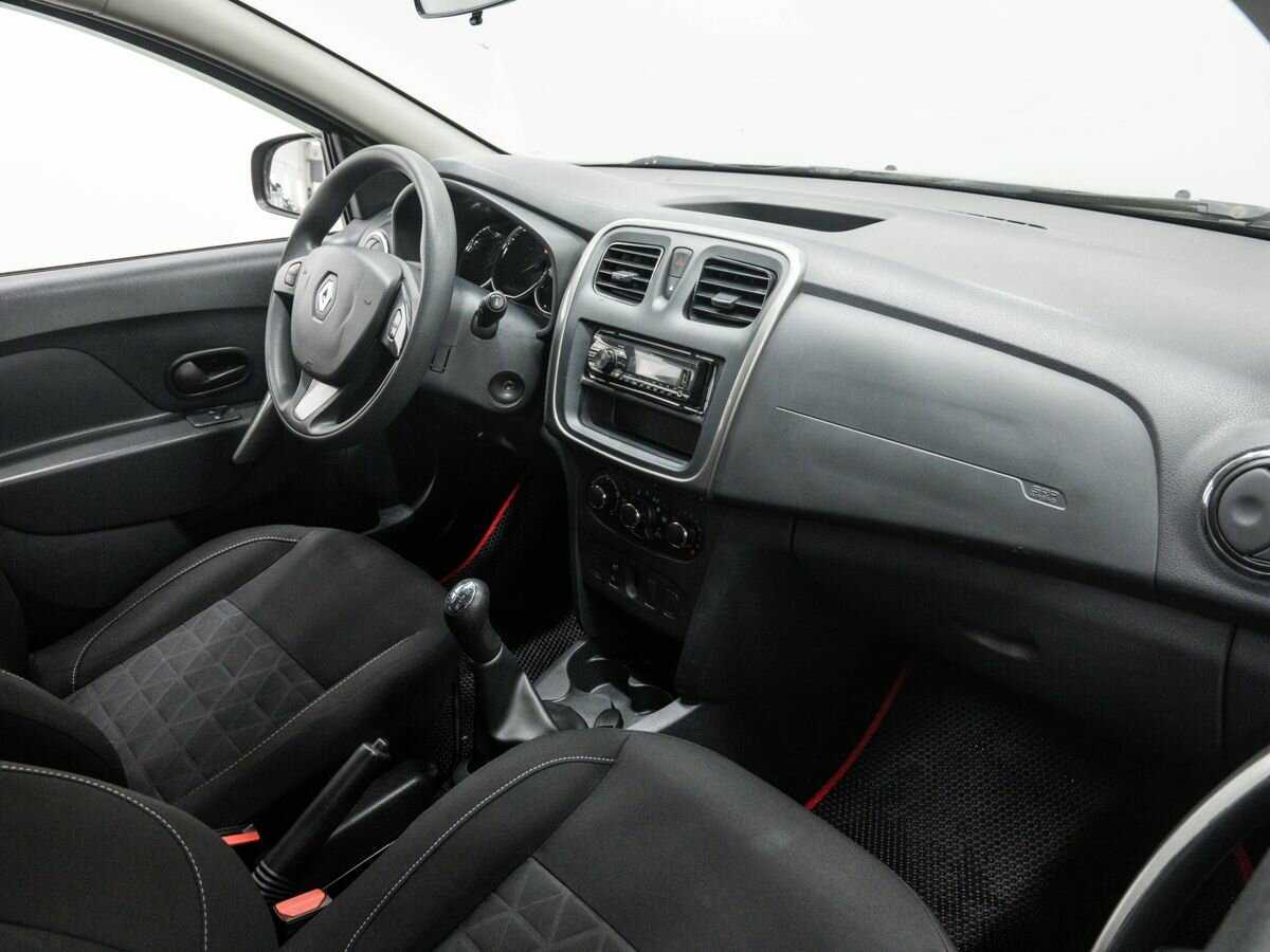 Renault Sandero с пробегом — 2017 год. Фото: #6
