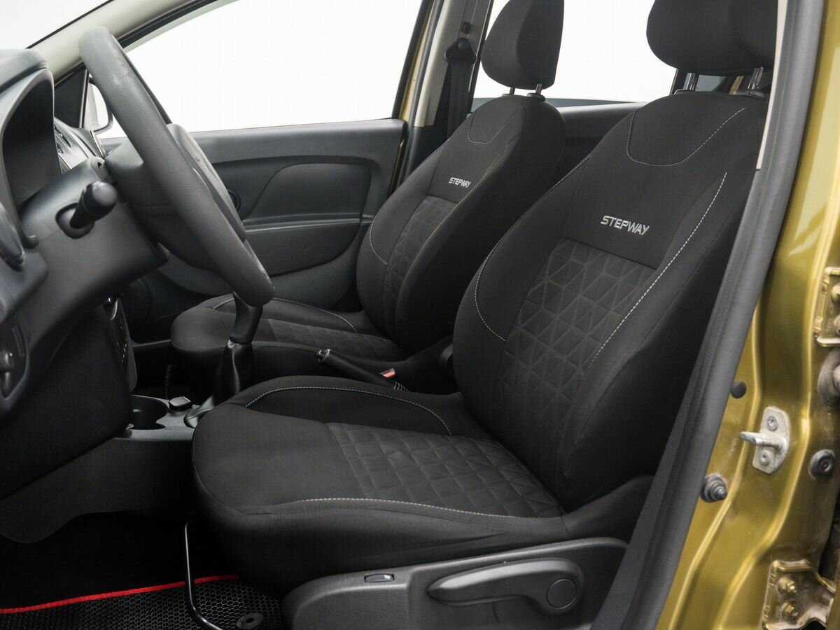 Renault Sandero с пробегом — 2017 год. Фото: #13