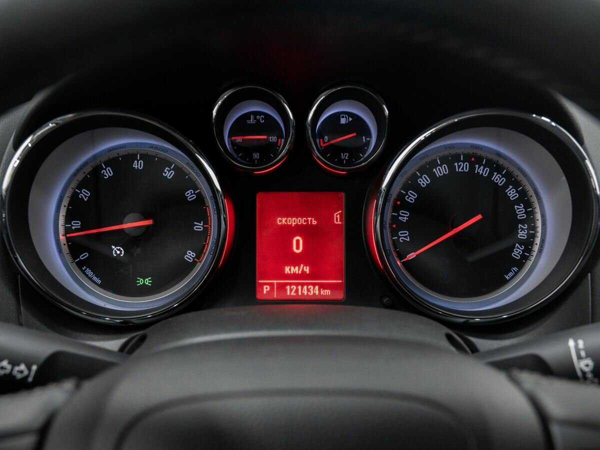 Opel Astra с пробегом — 2013 год. Фото: #18