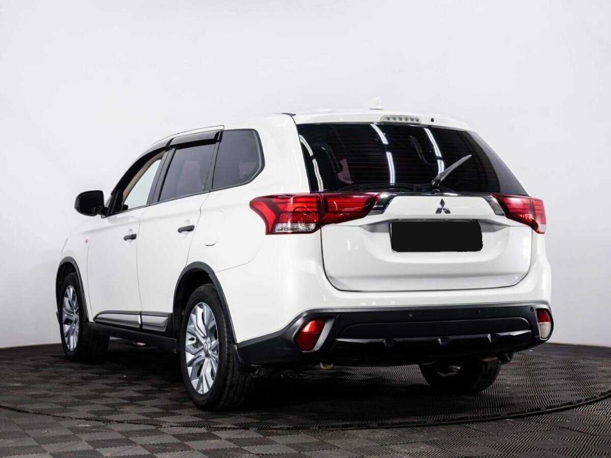 Mitsubishi Outlander с пробегом — 2018 год. Фото: #3