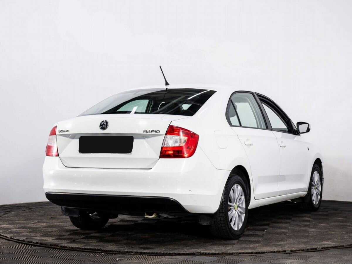 Skoda Rapid с пробегом — 2015 год. Фото: #5