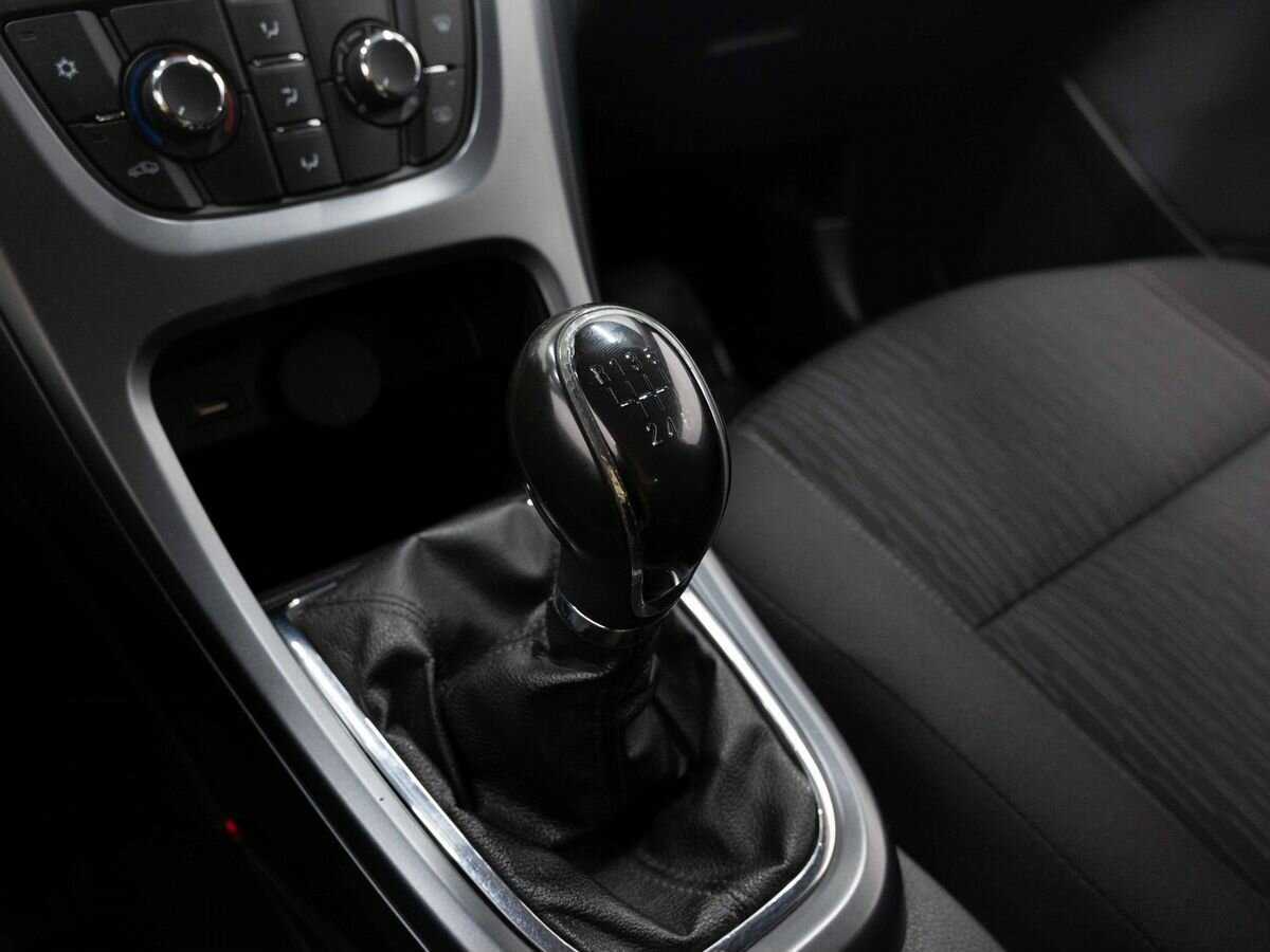 Opel Astra с пробегом — 2012 год. Фото: #20