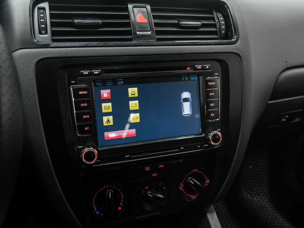 Volkswagen Jetta с пробегом — 2013 год. Фото: #17