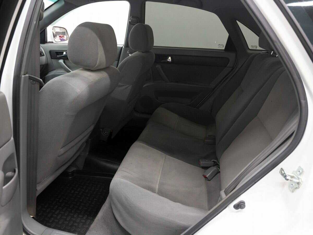 Daewoo Gentra с пробегом — 2013 год. Фото: #9