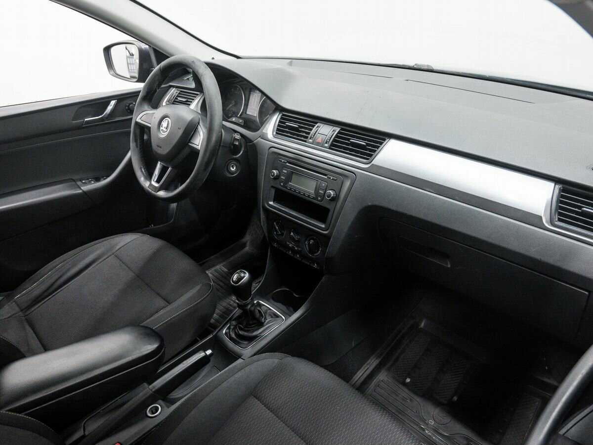 Skoda Rapid с пробегом — 2014 год. Фото: #7