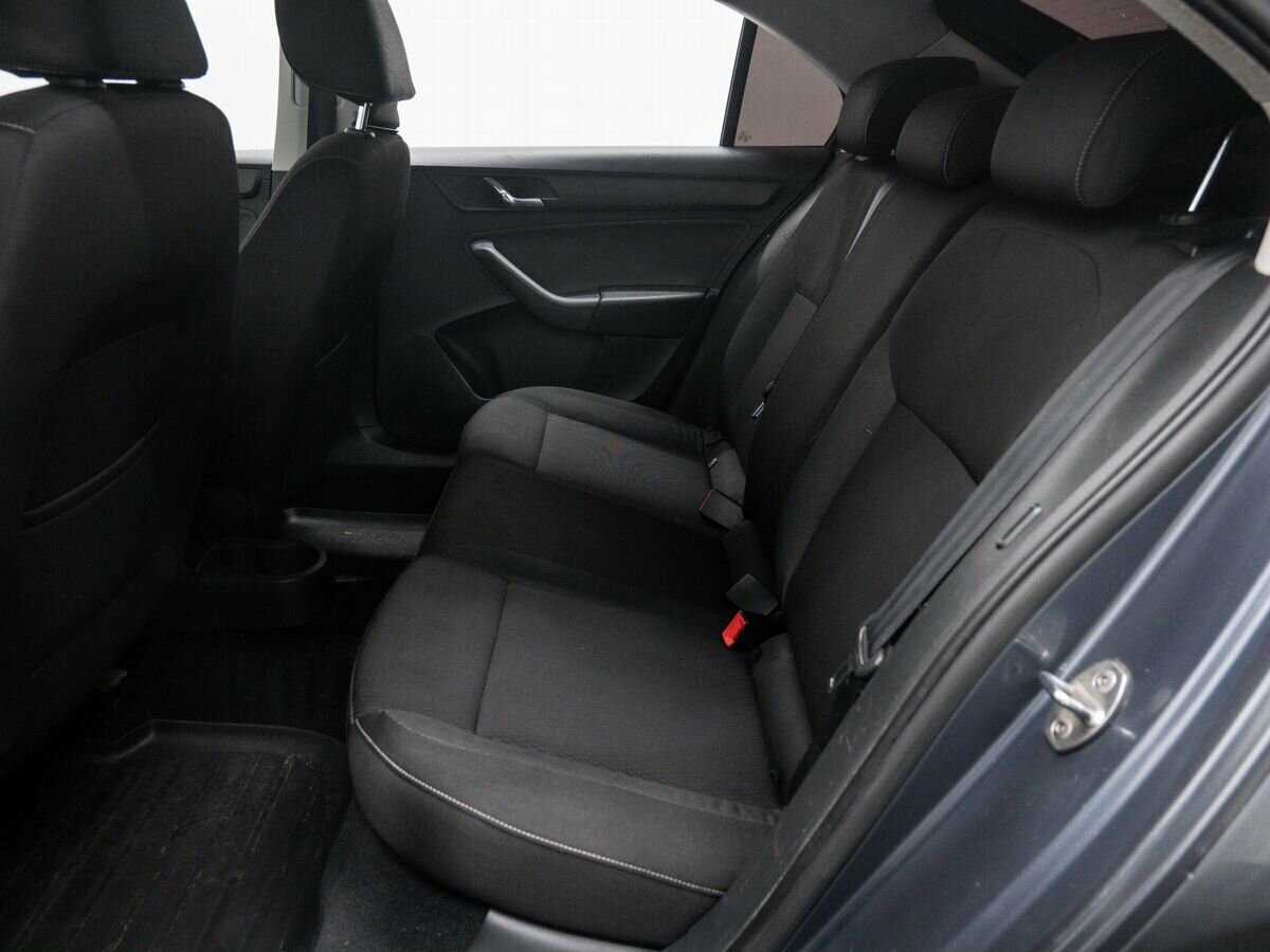 Skoda Rapid с пробегом — 2014 год. Фото: #11