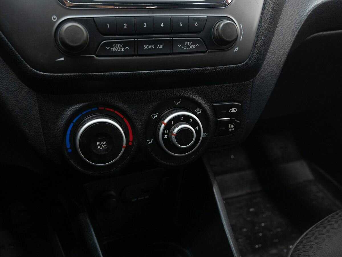 Kia Rio с пробегом — 2012 год. Фото: #18