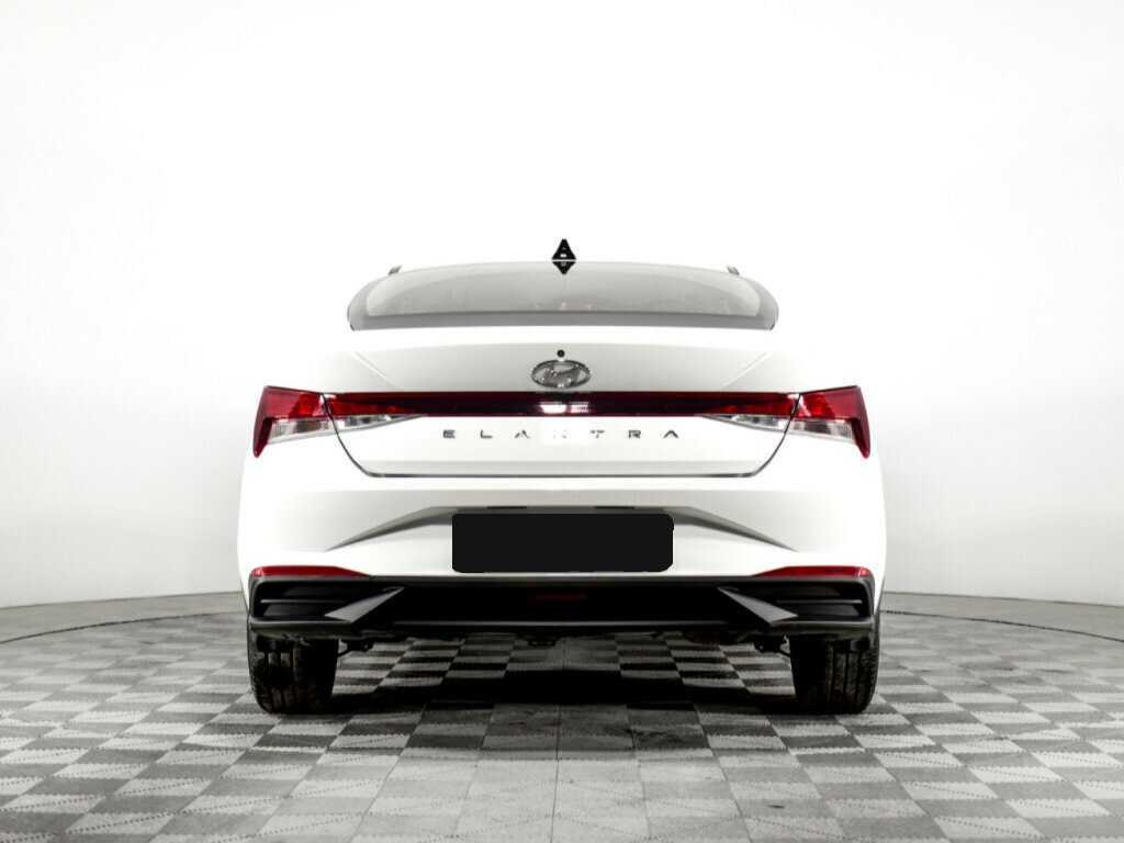 Hyundai Elantra с пробегом — 2021 год. Фото: #4