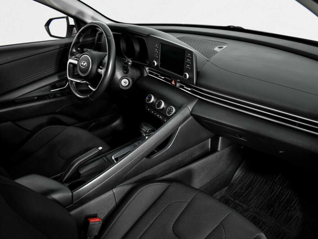 Hyundai Elantra с пробегом — 2021 год. Фото: #8