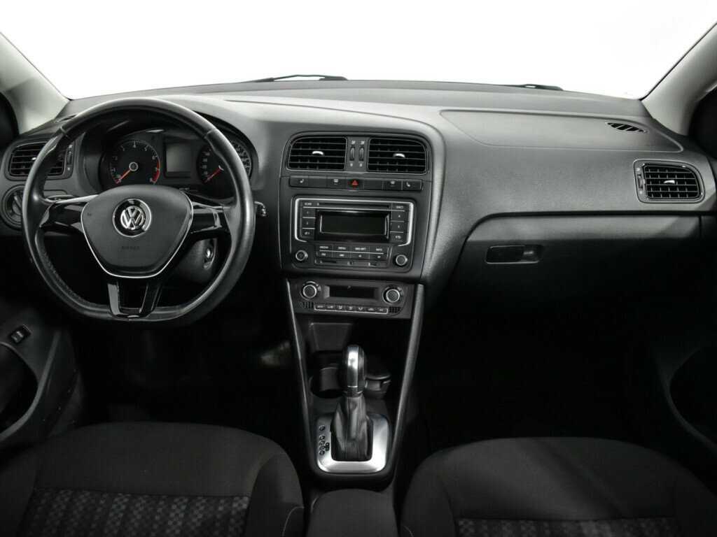 Volkswagen Polo с пробегом — 2015 год. Фото: #11