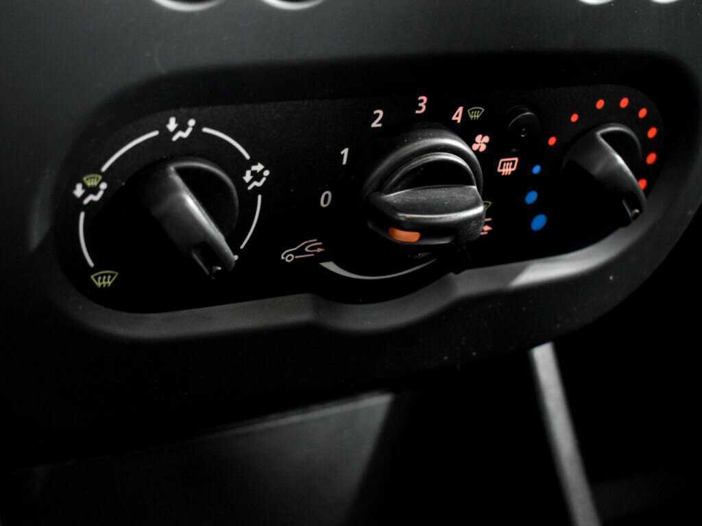 Renault Logan с пробегом — 2013 год. Фото: #10