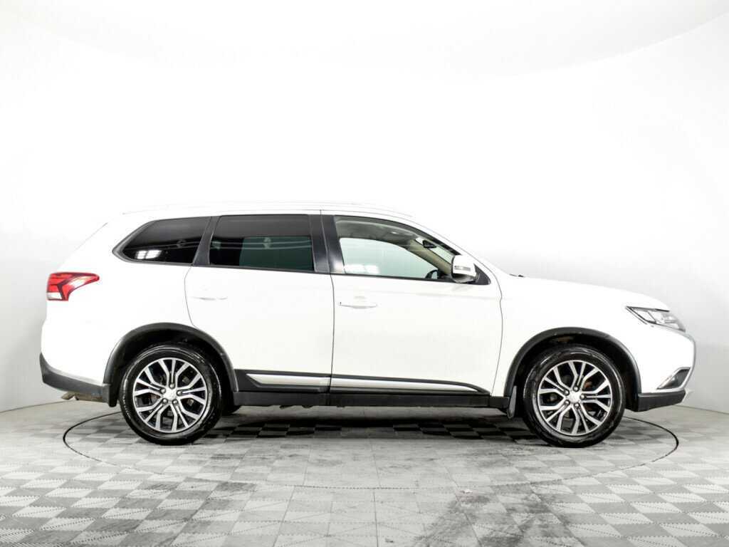 Mitsubishi Outlander с пробегом — 2017 год. Фото: #3