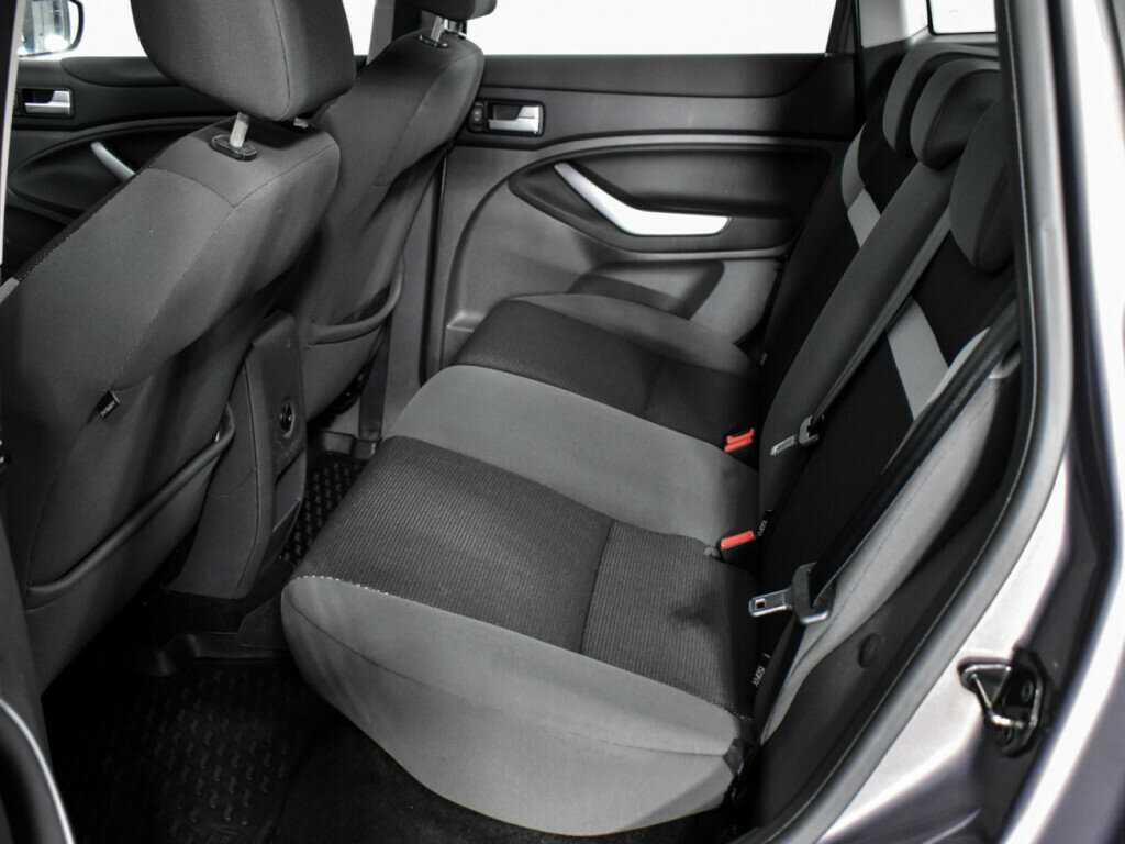 Ford Kuga с пробегом — 2012 год. Фото: #11