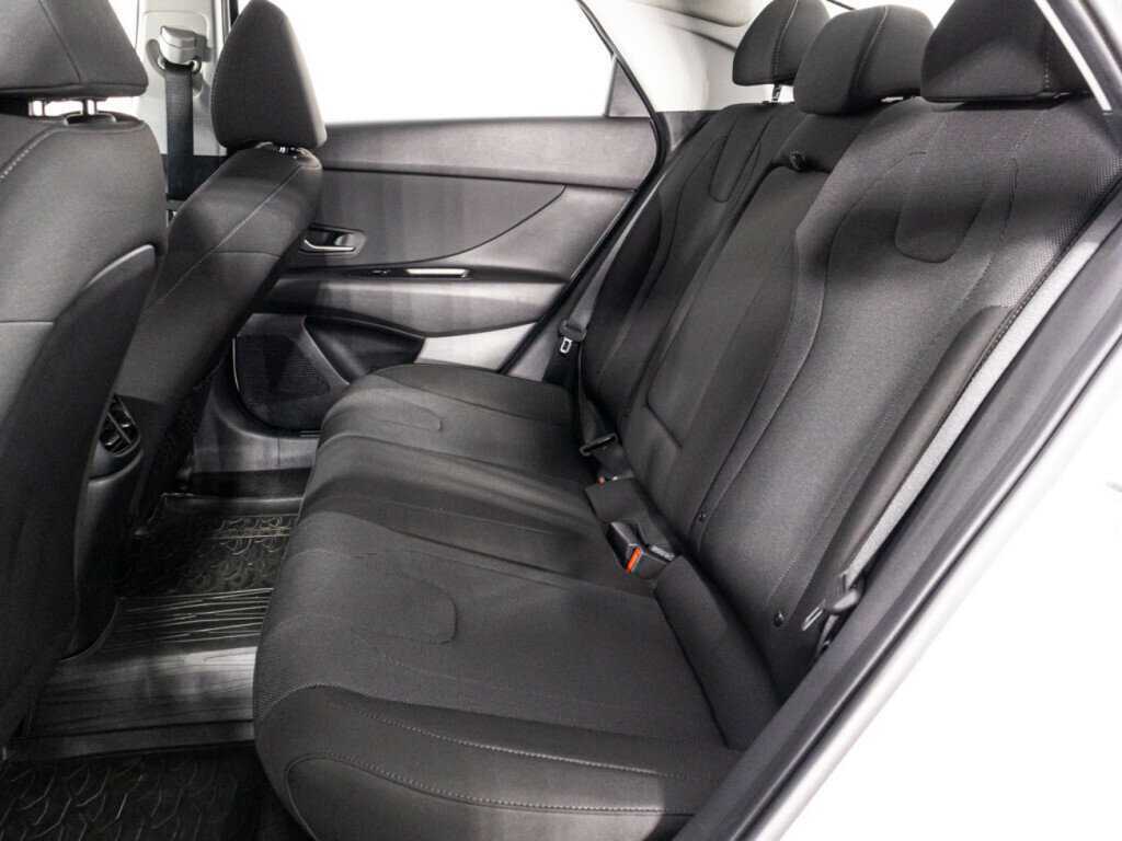 Hyundai Elantra с пробегом — 2021 год. Фото: #9