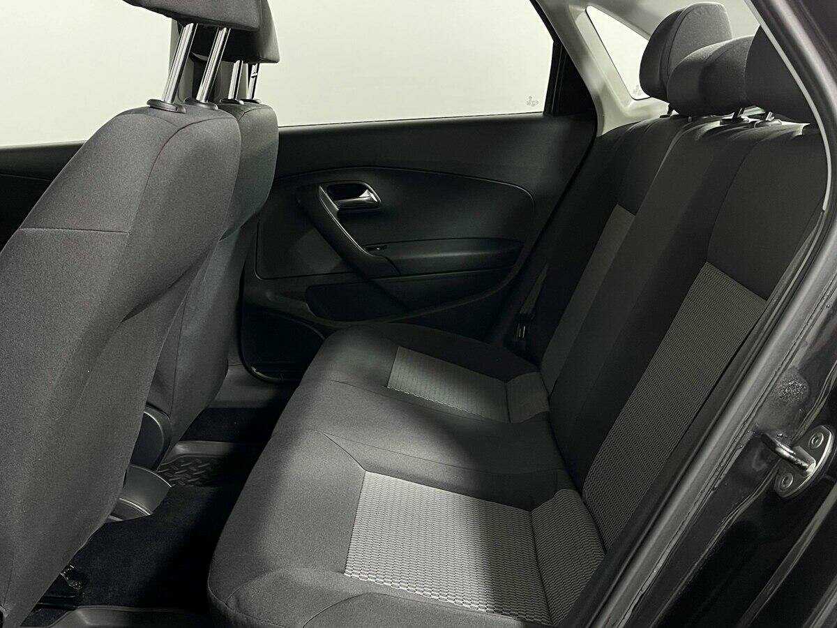 Volkswagen Polo с пробегом — 2012 год. Фото: #7