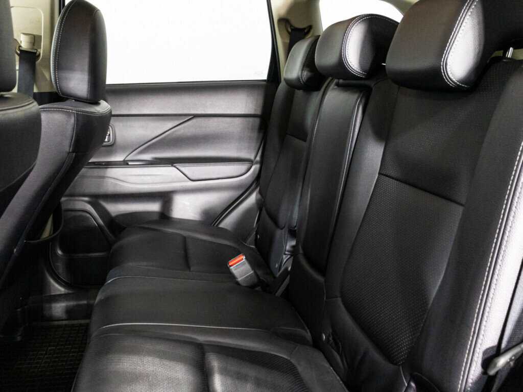 Mitsubishi Outlander с пробегом — 2016 год. Фото: #9