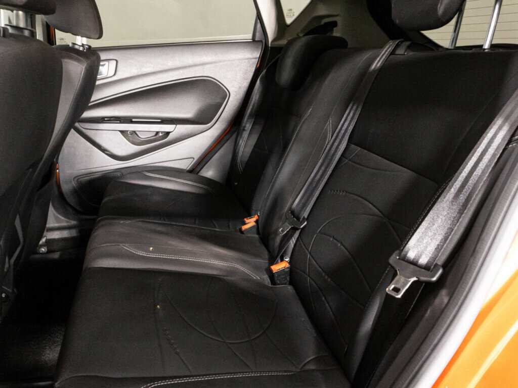 Ford Fiesta с пробегом — 2015 год. Фото: #9
