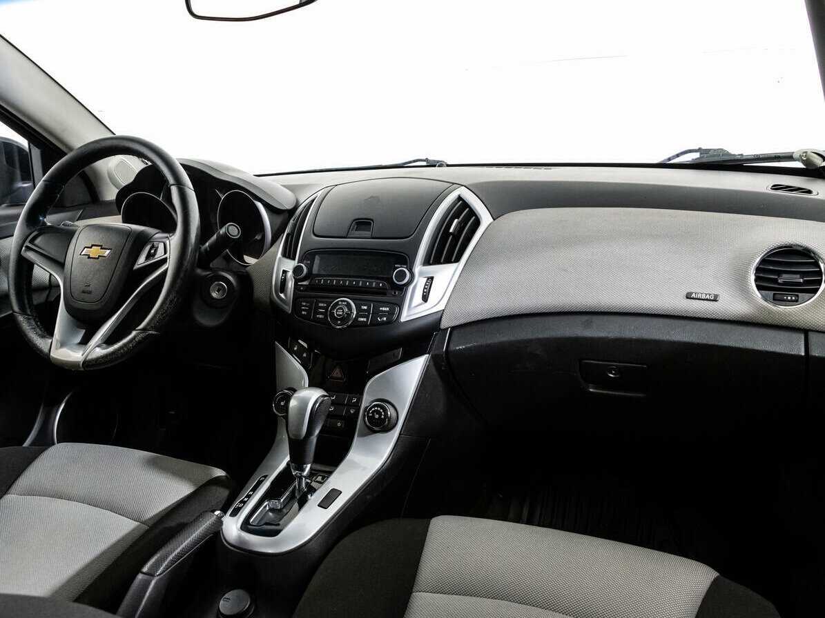 Chevrolet Cruze с пробегом — 2015 год. Фото: #6
