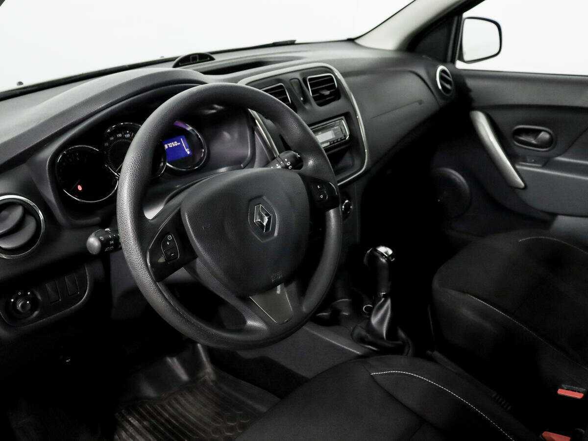 Renault Sandero с пробегом — 2017 год. Фото: #7