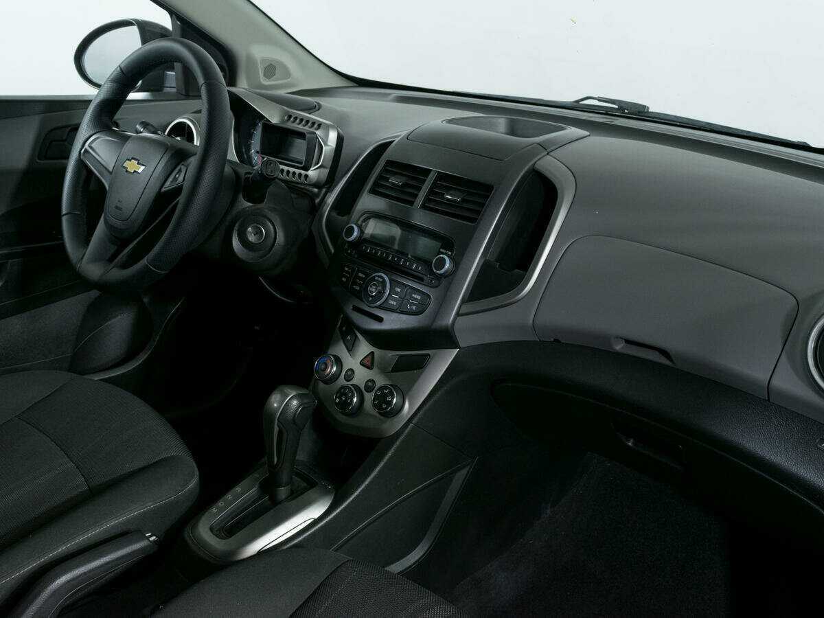 Chevrolet Aveo с пробегом — 2012 год. Фото: #7