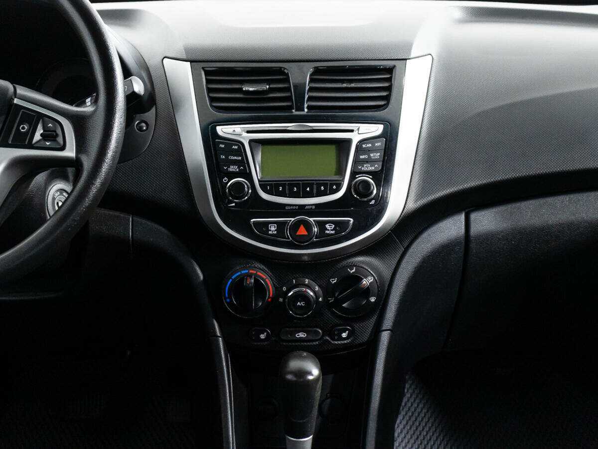 Hyundai Solaris с пробегом — 2014 год. Фото: #13