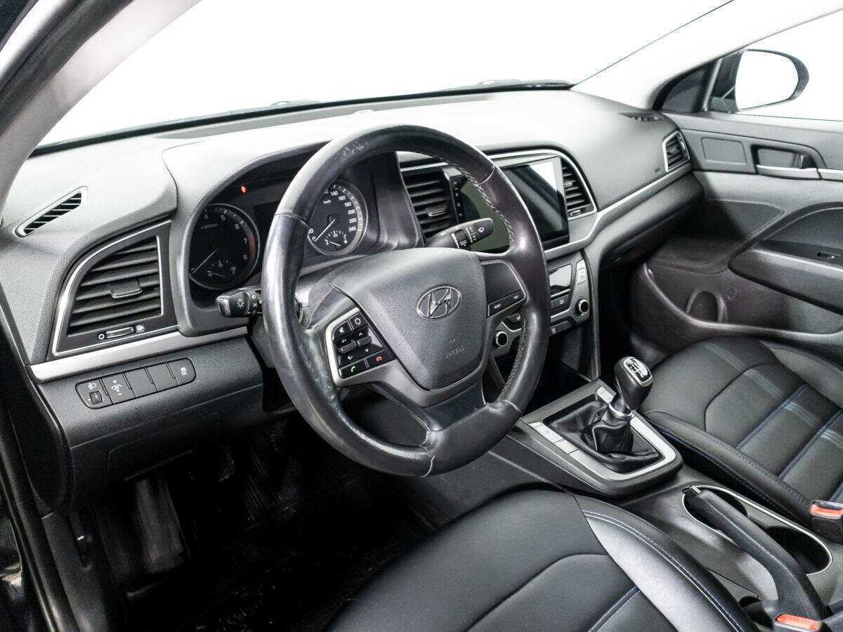 Hyundai Elantra с пробегом — 2017 год. Фото: #10