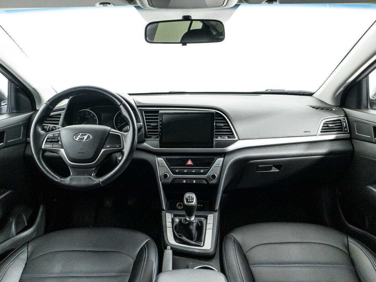 Hyundai Elantra с пробегом — 2017 год. Фото: #12