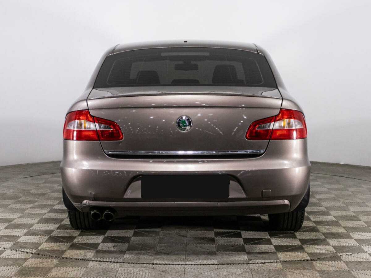 Skoda Superb с пробегом — 2012 год. Фото: #5
