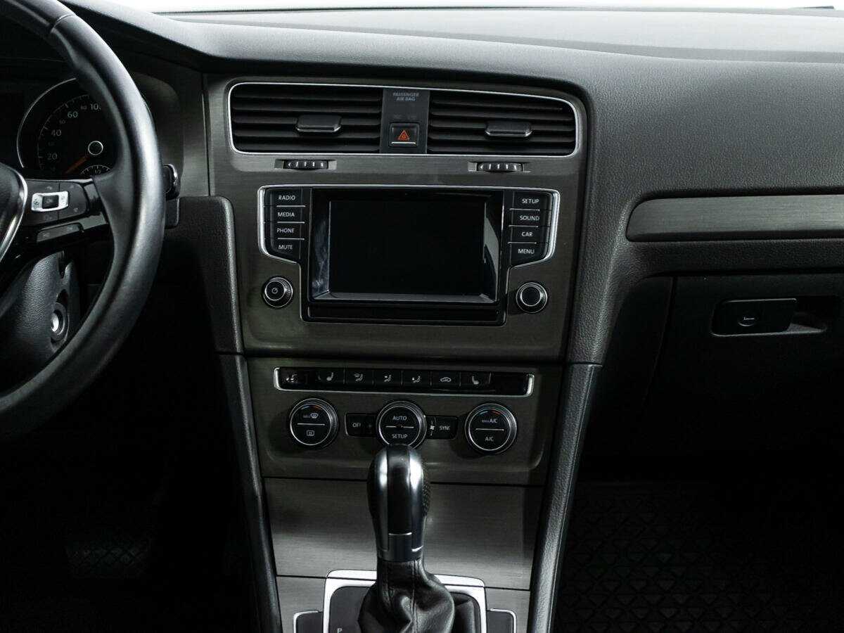 Volkswagen Golf с пробегом — 2012 год. Фото: #13